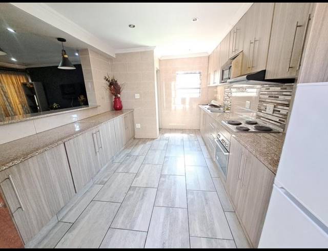 3 BEDROOM PROPERTY TO RENT IN MUCKLENEUK